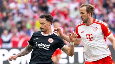 Eintracht-Verteidiger Robin Koch im Duell mit Harry Kane. (Foto: Sven Hoppe/dpa)