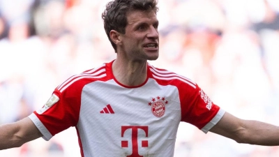 Bayern-Star Thomas Müller imitierte Oliver Kahn. (Foto: Sven Hoppe/dpa)