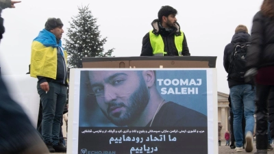 Solidaritätsaktion für den iranischen Rapper Tumadsch Salehi in Berlin (Archivbild). (Foto: Paul Zinken/dpa)