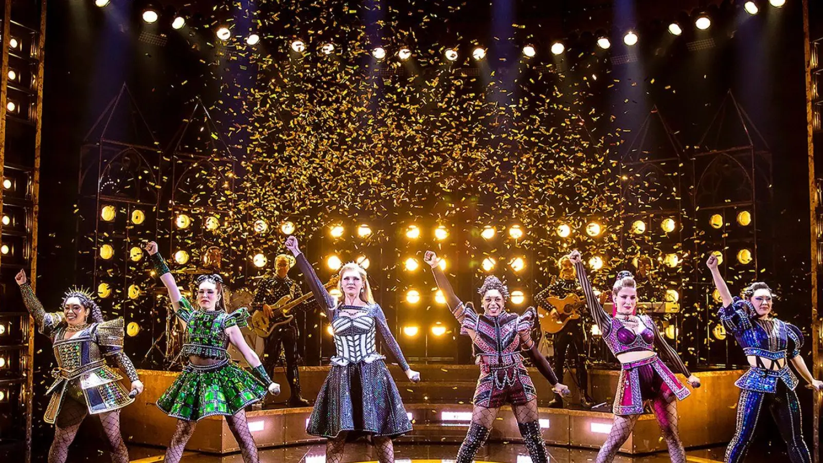 Sechs Frauen stehen im britischen Pop-Musical „Six“ auf der Bühne. (Foto: Pamela Raith/Beeck Streich Kommunikation/dpa)