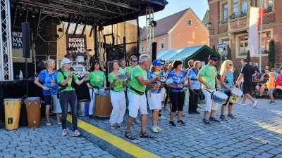 Sie sorgten im vergangenen Jahr schon am Altstadtfest am Holzmarkt für Stimmung und sind auch heuer wieder dabei: die Batukeros. (Foto: Anna Franck)