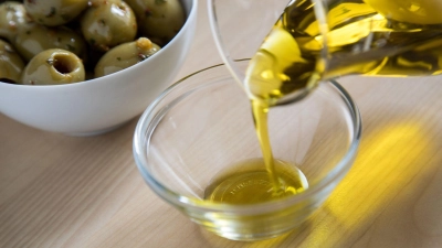 Schlechte Ernte treibt die Preise für Olivenöl in die Höhe. (Foto: Christin Klose/dpa-tmn/dpa)