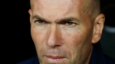 Wird Zinédine Zidane jetzt der neue Trainer des FC Bayern München? (Foto: Manu Fernandez/AP/dpa)