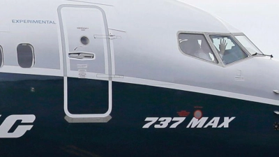 Der dramatische Zwischenfall mit einer Boeing 737-9 Max hat den Flugzeugbauer viel Geld gekostet. (Foto: Ted S. Warren/AP/dpa)