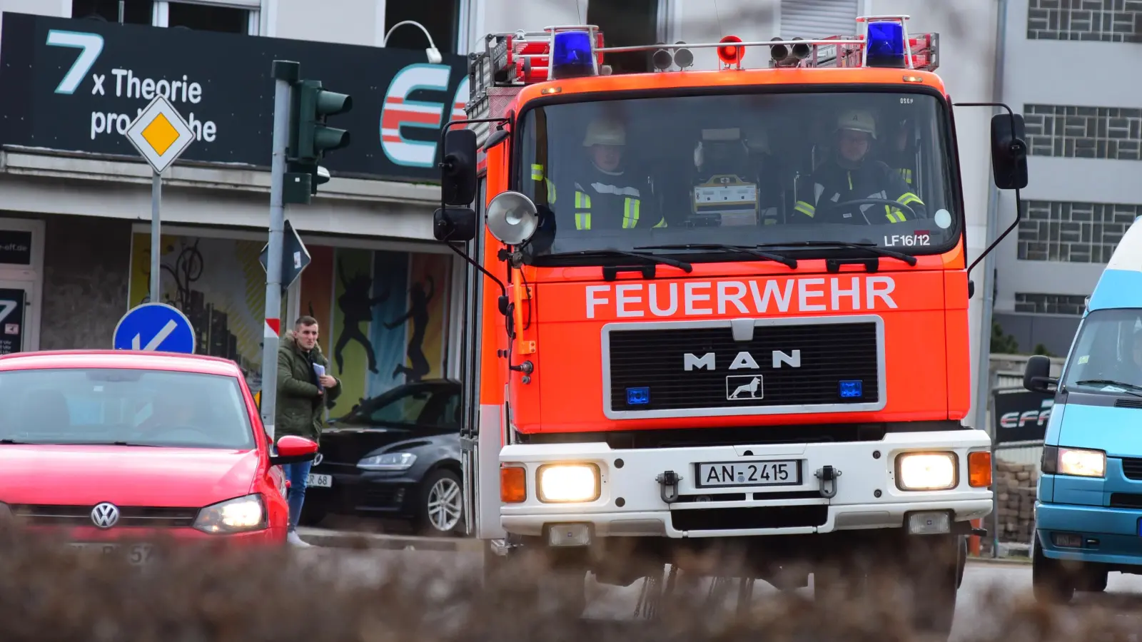 Die Feuerwehr löschte das angebrannte Essen im Ansbacher Stadtteil Pfaffengreuth ab. (Foto: Jim Albright)