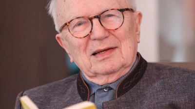 Fernsehjournalist Friedrich Nowottny wird 95 Jahre alt - und sorgt sich um die Zukunft. (Foto: Oliver Berg/dpa)