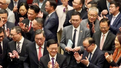 Hongkongs Legislativrat hat das umstrittene Sicherheitsgesetz für die chinesische Sonderverwaltungsregion einstimmig verabschiedet. (Foto: Lui Siu Wai/XinHua/dpa)