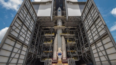Die neue Trägerrakete der Ariane 6 auf dem europäischen Weltraumbahnhof in Französisch-Guayana. (Foto: Manuel Pedoussaut/ESA/dpa)