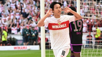 Torschütze Wooyeong Jeong und der VfB feierten gegen die Bayern einen Sieg. (Foto: Bernd Weißbrod/dpa)
