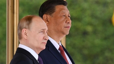 Russlands Präsident Wladimir Putin (l) ist für ein Treffen mit Chinas Staatschef Xi Jinping nach Peking gereist. (Foto: Sergei Bobylev/Pool Sputnik Kremlin/AP/dpa)