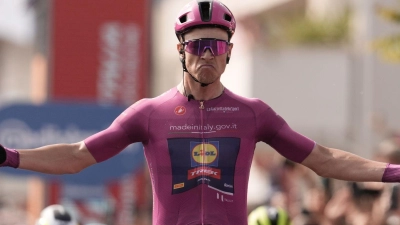 Feierte seinen zweiten Etappensieg beim Giro: Jonathan Milan. (Foto: Massimo Paolone/LaPresse/AP/dpa)