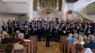 Krönender Abschluss: der Ehemaligen-Chor der Windsbacher bei der musikalischen Abendandacht in St. Margareta (Foto: Elke Walter)