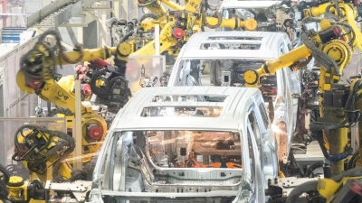 Die chinesischen Elektroauto-Exporte seien 2023 um 70 Prozent gestiegen - und das gefährde die Investitionen in anderen Ländern, argumentiert die US-Regierung. (Foto: Xiao Yijiu/XinHua/dpa)