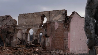 Ein zerstörtes Kulturhaus in der Nähe von Awdijiwka: Seit zwei Jahren führt Russland seinen Angriffskrieg gegen die Ukraine. (Foto: Alex Babenko/AP/dpa)