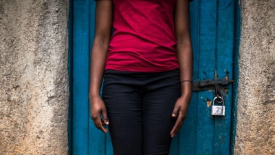 Allein in Deutschland sind aktuell mehr als 17.000 Mädchen potenziell von einer Genitalverstümmelung bedroht. (Foto: Brian Otieno/Deutsche Stiftung Weltbevölkerung/obs)
