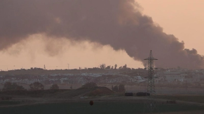 Rauch über dem Gazastreifen: Israel hat angekündigt, weitere Truppen nach Rafah zu entsenden. (Foto: Jamal Awad/XinHua/dpa)