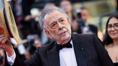 Francis Ford Coppola stellt seinen Film „Megalopolis“ in Cannes vor. (Foto: Scott A Garfitt/Invision/AP/dpa)