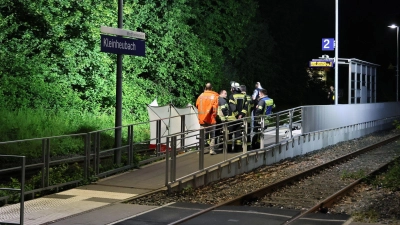 Am Bahnsteig im bayerischen Kleinheubach sind zwei Männer ums Leben gekommen. (Foto: Ralf Hettler/dpa)