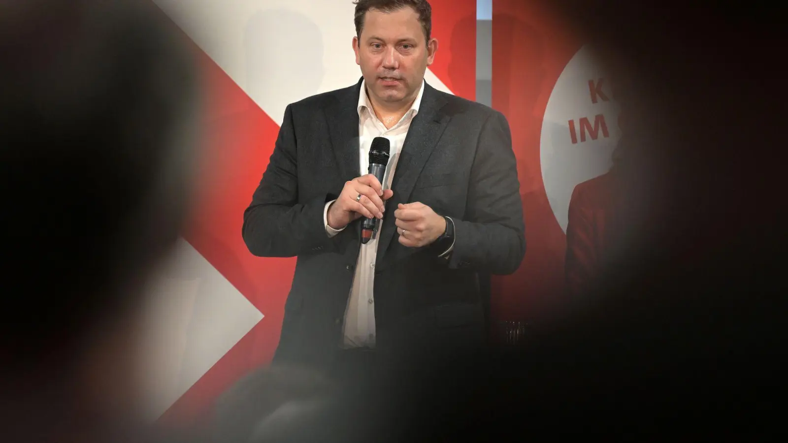 Vizekanzler Klingbeil macht sich für die kriselnde Stahlbranche stark (Archivbild) (Foto: Michael Bahlo/dpa)