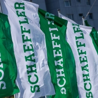 Schaeffler schreibt 240 Millionen Euro im Bereich E-Mobilität ab (Archivbild).  (Foto: Daniel Karmann/dpa)