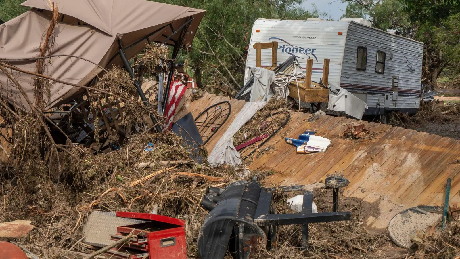 Es werden noch sehr viele Menschen vermisst.  (Foto: Mikala Compton/Austin American-Statesman/AP/dpa)