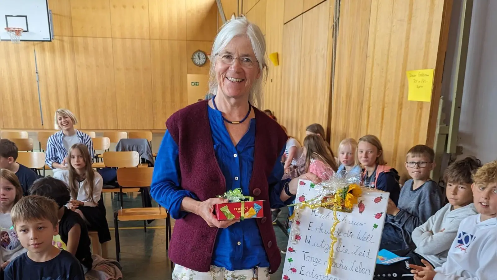 Ulrike Vogel ist nach 38 Jahren als Lehrerin an der Sugenheimer Ehegrundschule in den Ruhestand verabschiedet worden. (Foto: Marion Renner)