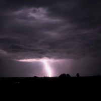 Schwere Gewitter könnten ab dem Nachmittag vor allem über den Westen Bayerns ziehen. (Archivbild) (Foto: Karl-Josef Hildenbrand/dpa)