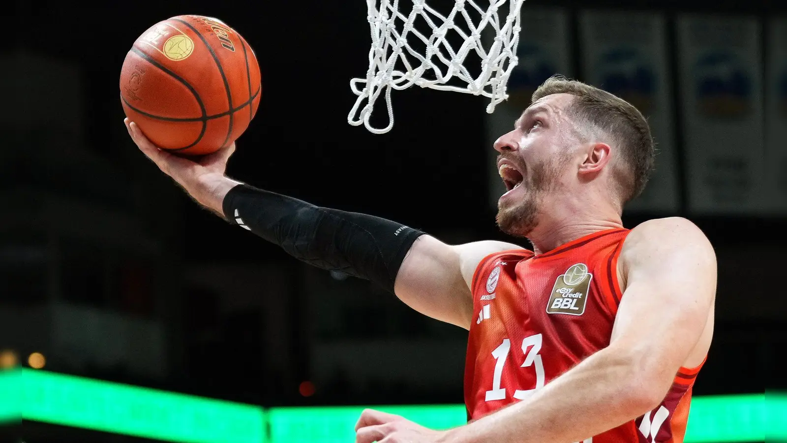 Führte die Bayern-Basketballer zum nächsten Sieg in der Euroleague: Europameister Andreas Obst. (Archivbild) (Foto: Soeren Stache/dpa)