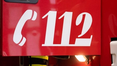 Der 93-Jährige erlitt Verbrennungen und eine Rauchvergiftung. (Symbolbild) (Foto: Niklas Treppner/dpa)