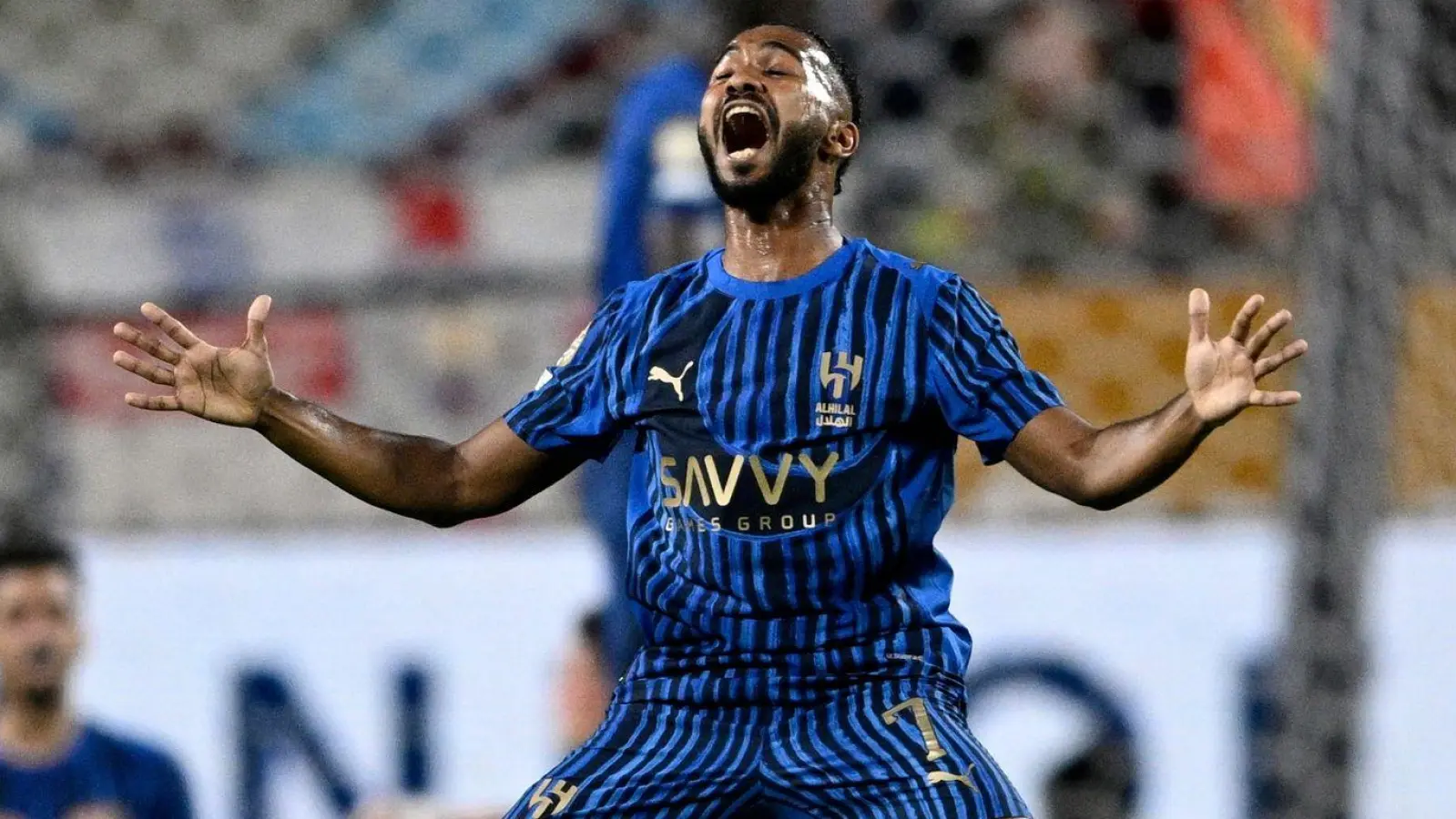 Khalid al-Ghannam von Al-Hilal jubelt über den Coup gegen Manchester. (Foto: Phelan Ebenhack/AP/dpa)