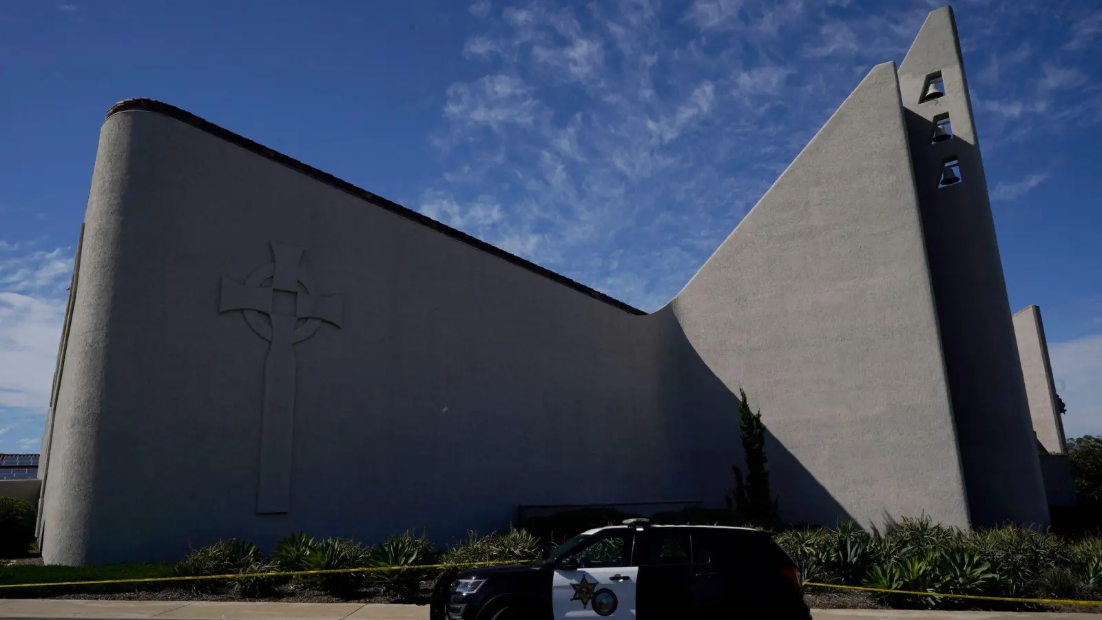 Ein bewaffneter Mann hatte in der Kirche in Laguna Woods auf mehrere Menschen geschossen. (Foto: Damian Dovarganes/AP/dpa)