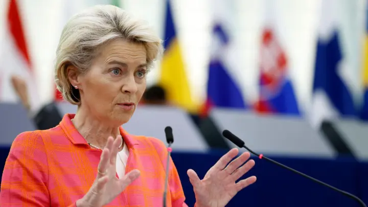 Ursula von der Leyen bereitet die EU auf das Szenario vor, falls Russland den Gashahn zudreht. (Foto: Jean-Francois Badias/AP/dpa)