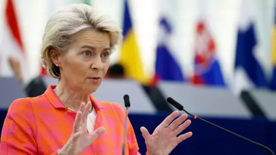 Ursula von der Leyen bereitet die EU auf das Szenario vor, falls Russland den Gashahn zudreht. (Foto: Jean-Francois Badias/AP/dpa)