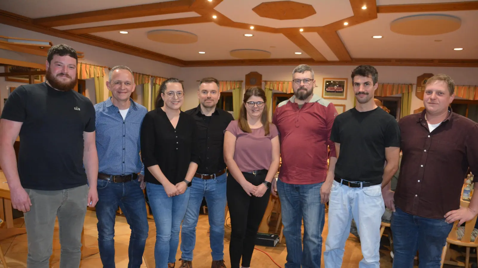 Die „Freie Wählergruppe Frankenhofen“ geht (v. l.) mit Christopher Beck, Matthias Hankele, Julia Christ, Marco Lindner, Corinna Schachner, Jürgen Prechter, Leonhard Sauber und Tobias Ellrodt ins Rennen. (Foto: Peter Tippl)