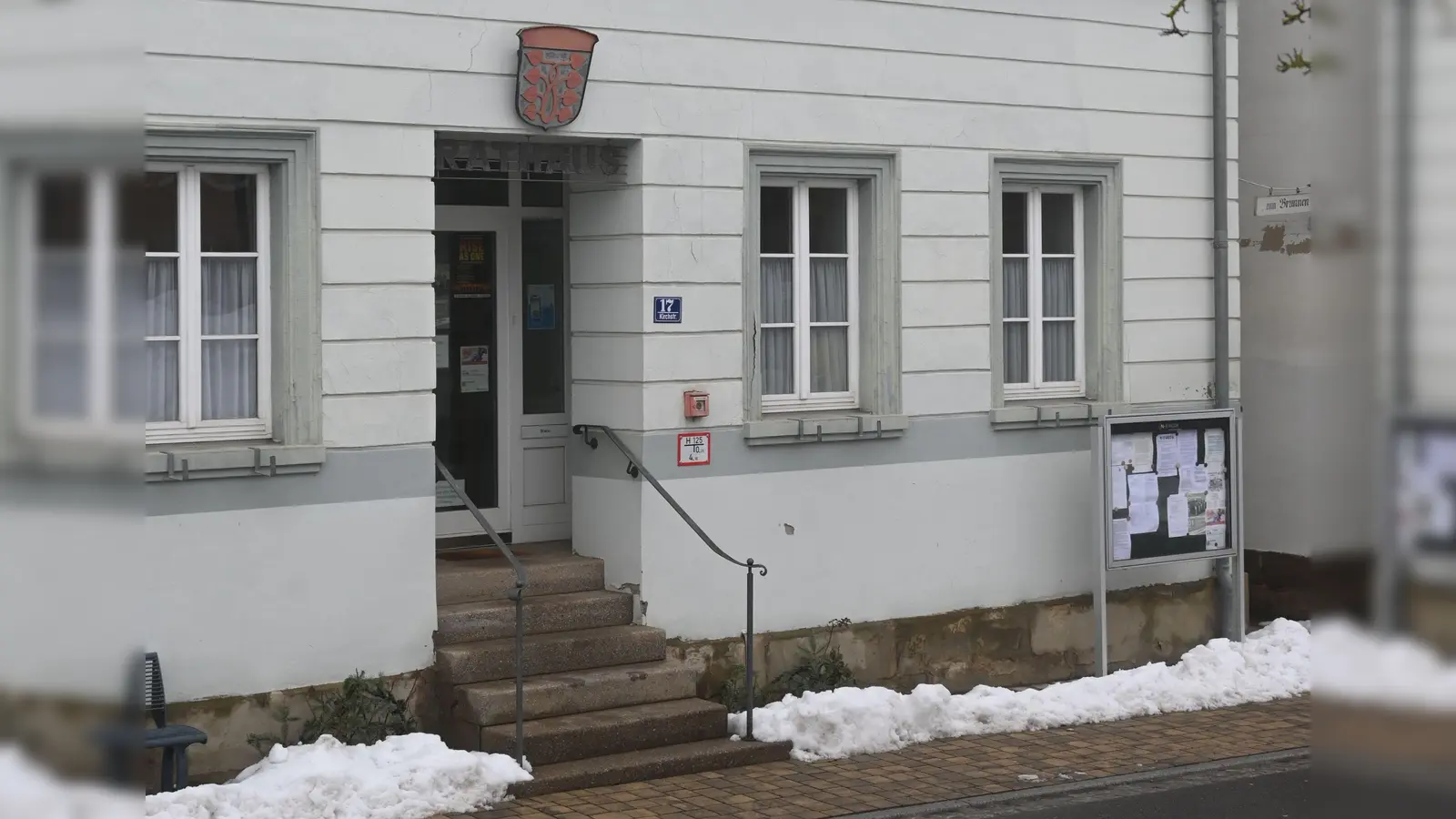 Welche Rätinnen und Räte ab Mai durch die Sugenheimer Rathaustür gehen, wird bei der Wahl am 8. März entschieden. (Foto: Judith Marschall)