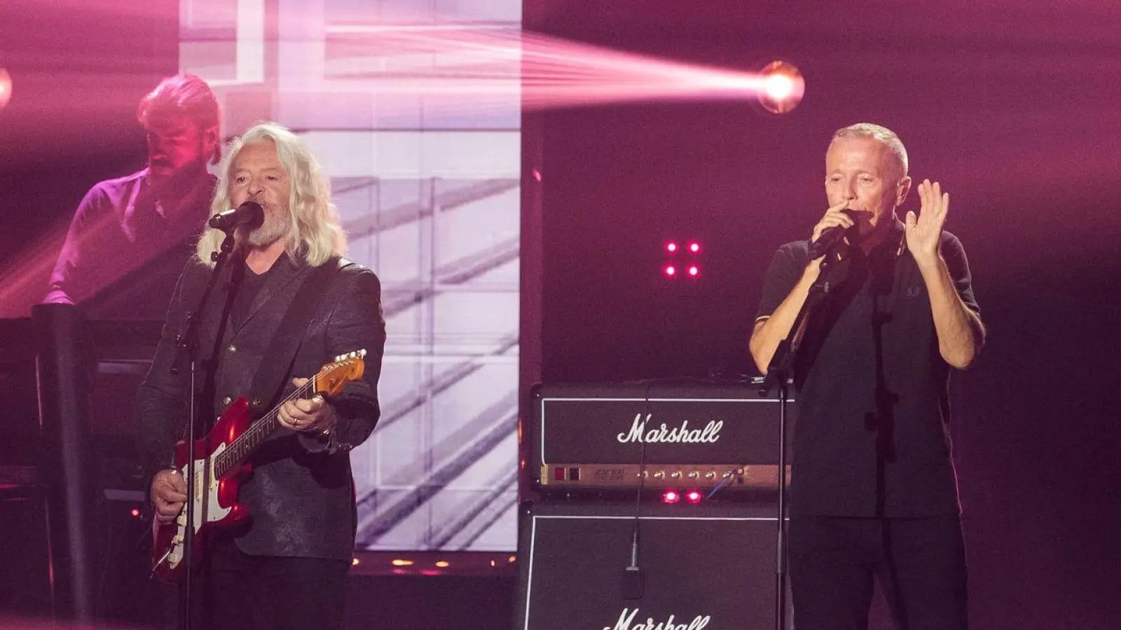 Tears for Fears sind bis heute erfolgreich. Mit dem Album „Songs from the Big Chair“ gelang dem Duo 1985 der internationale Durchbruch. (Archiv) (Foto: Daniel Bockwoldt/dpa)
