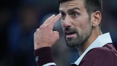 Novak Djokovic steht in Peking wieder im Finale. (Foto: Andy Wong/AP/dpa)