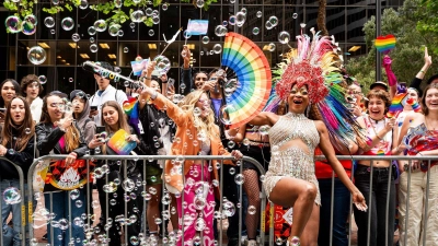 Menschen feiern bei der jährlichen San Francisco Pride Parade. (Foto: Noah Berger/AP/dpa)