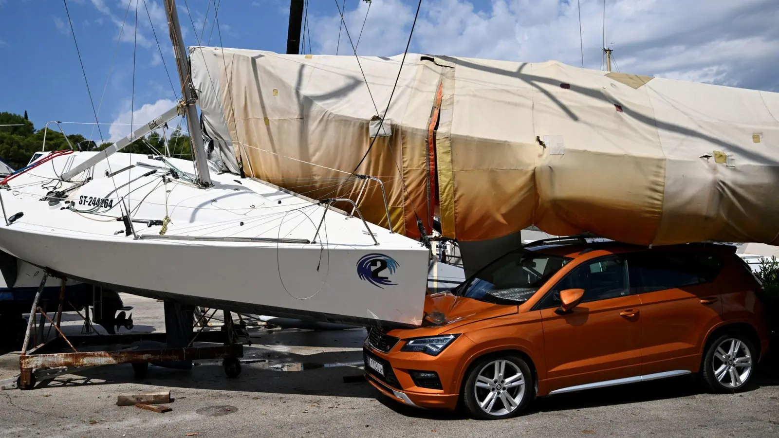Bei dem heftigen Sturm bei Split an der Adria gab es 24 Leichtverletzte. (Foto: Tom Dubravec/AP/dpa)