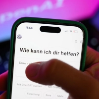 KI-Diagnosen: Fünf Chatbots hat die Stiftung Warentest in Bezug auf gesundheitliche Fragen geprüft. (Foto: Hendrik Schmidt/dpa/dpa-tmn)