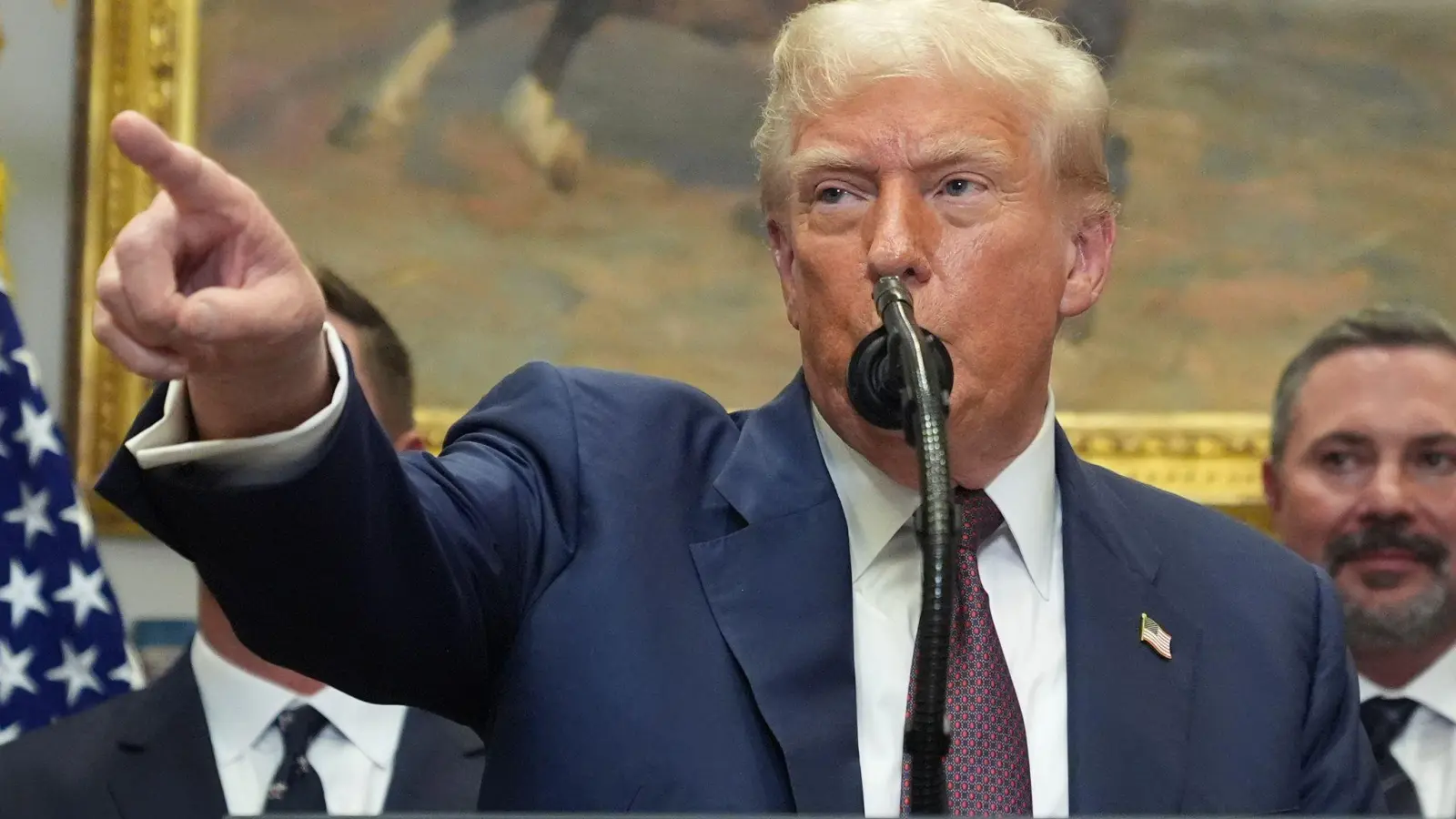 Trump zu Medwedew: Ich lasse Atom-U-Boote verlegen (Foto: Jacquelyn Martin/AP/dpa)