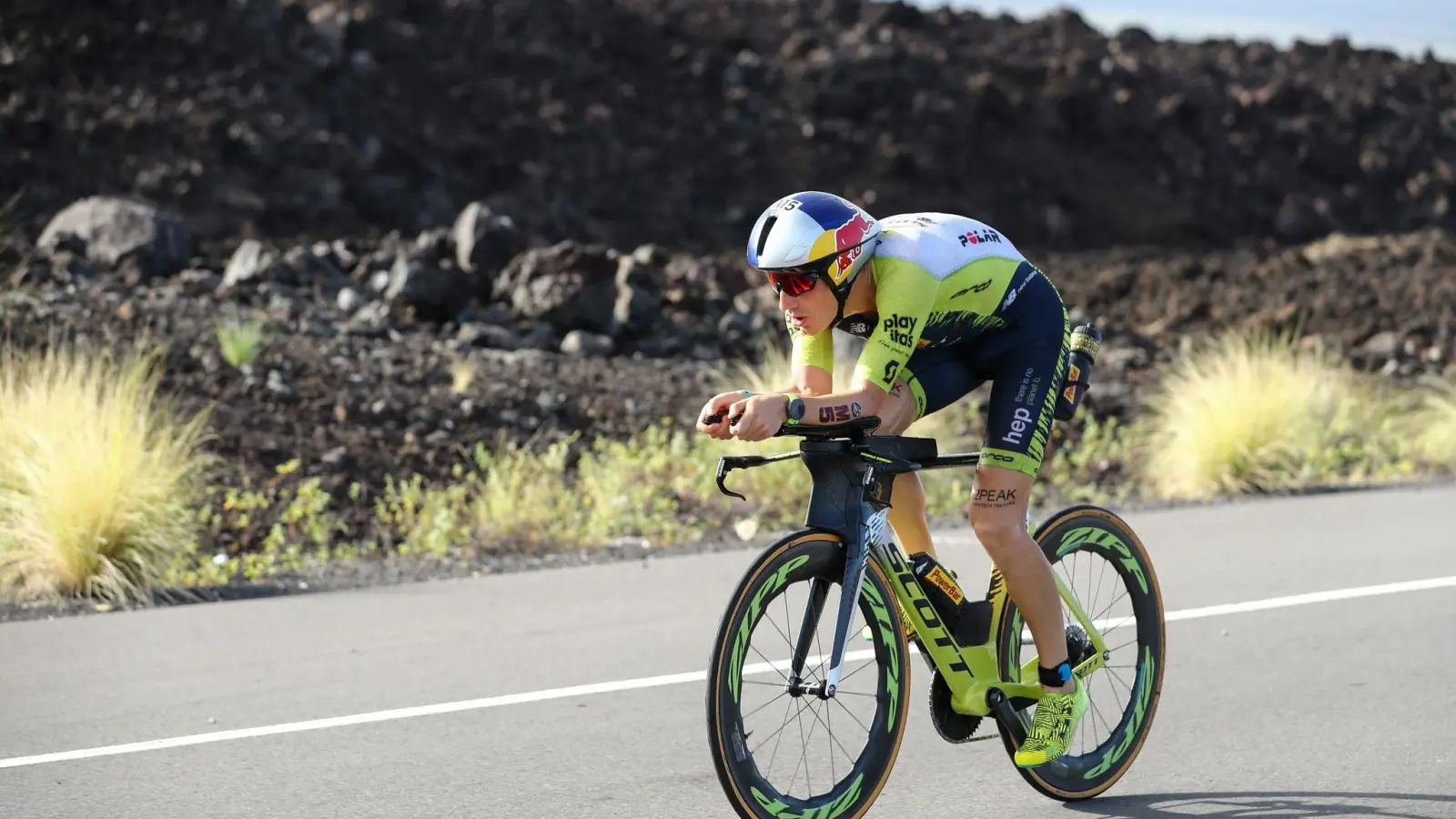 Bei der Ironman-WM auf Hawaii im Jahr 2019 in Einsatz: Sebastian Kienle. (Foto: David Pintens/BELGA/dpa)