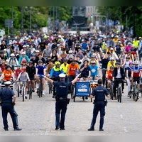 6.500 Menschen nahmen laut Polizei an der Fahrt teil.  (Foto: Sven Hoppe/dpa)