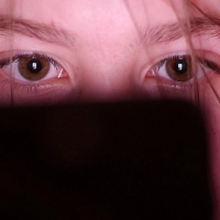 In vielen Haushalten in Deutschland gibt es kaum Regeln für die Social-Media-Nutzung von Kindern und Jugendlichen.  (Foto: Jan Woitas/dpa)