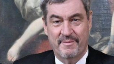 Die erzwungene Pause nach der Hüft-OP zum Nachdenken genutzt: Ministerpräsident Söder.  (Foto: Felix Hörhager/dpa)