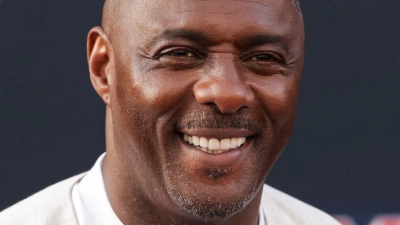 Entgegen jahrelanger hartnäckiger Gerüchte sah sich der britische Schauspieler Idris Elba selbst eigenen Angaben zufolge wegen seiner Hautfarbe nie als nächster James Bond. (Archivbild) (Foto: Andrew Park/Invision/AP/dpa)