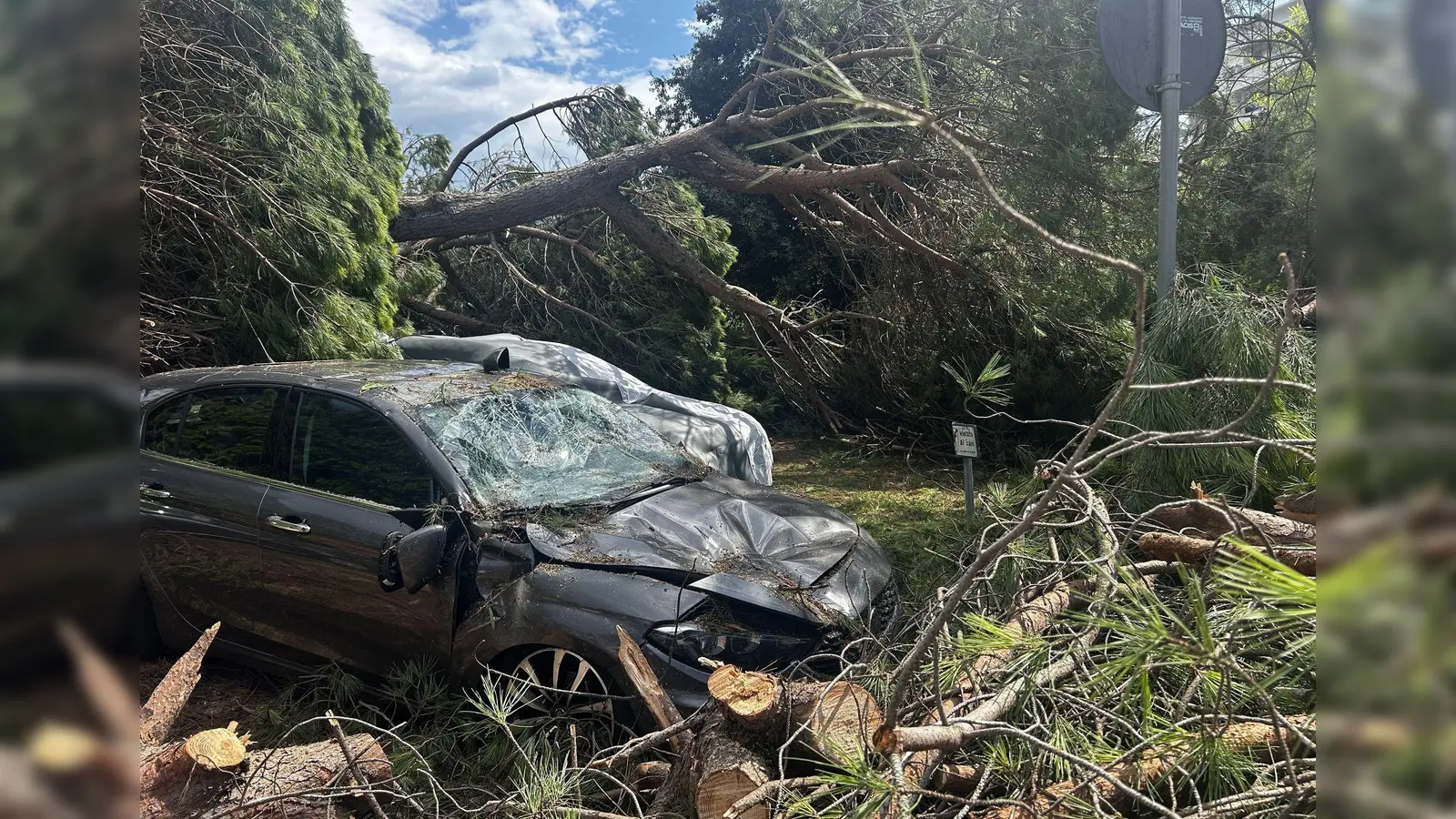 Das Unwetter richtete erheblichen Sachschaden an. (Foto: Alessio Marini/LPS via ZUMA Press Wire/dpa)