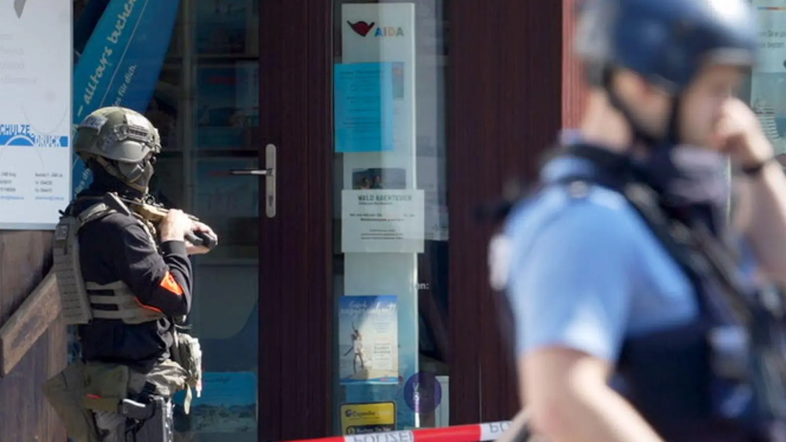 Die Polizei muss abwarten, wie sich die Lage „in den nächsten Minuten, Stunden“ entwickelt. (Foto: Thomas Frey/dpa)