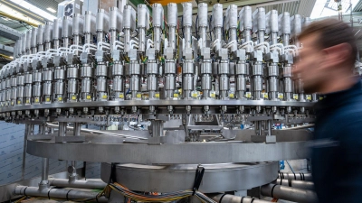 Die Exporte der Maschinenbauer in die USA sind eingebrochen, was die gesamte Bilanz belastet. (Archivbild) (Foto: Armin Weigel/dpa)