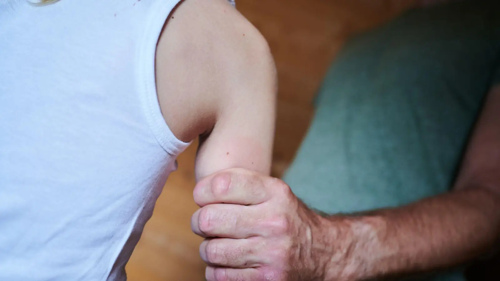 Die Fallzahlen im Kriminalitätsbereich Kindesmissbrauch liegen auf einem unverändert hohen Niveau. (Symbolbild) (Foto: Annette Riedl/dpa)